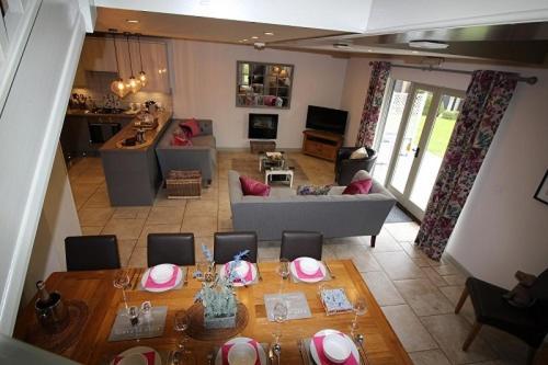 Frith Farm House Cottages Newnham  ภายนอก รูปภาพ